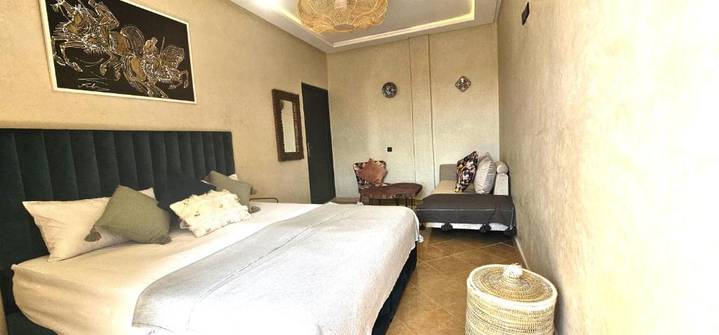 Chambre Vue Piscine — Bougainvilla Guesthouse, Mohammedia